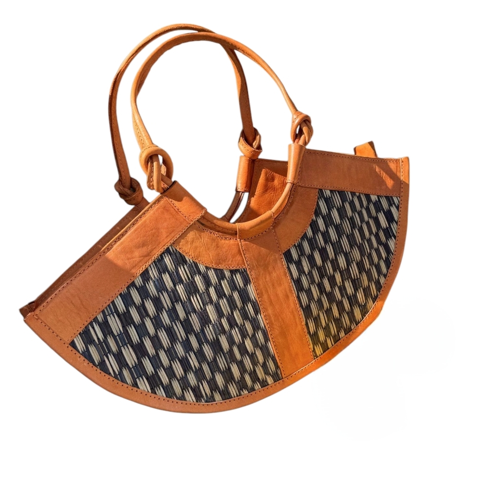 Street Level Elegant Women's Handmade Woven Sadie Straw & Leather Shoulder Bag - Picture 4 of 14